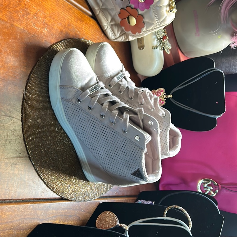 Guess wedges
